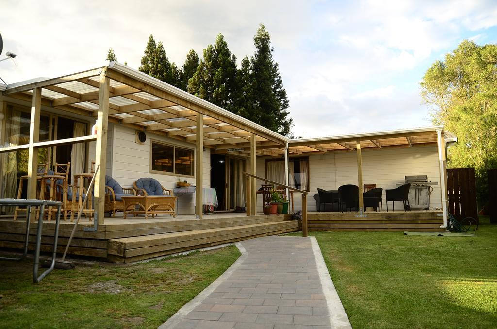 Tony'S Lodge Turangi Buitenkant foto