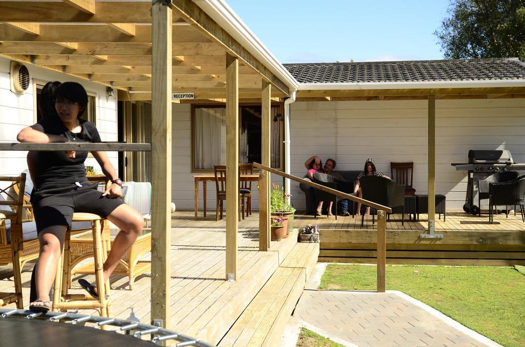 Tony'S Lodge Turangi Buitenkant foto