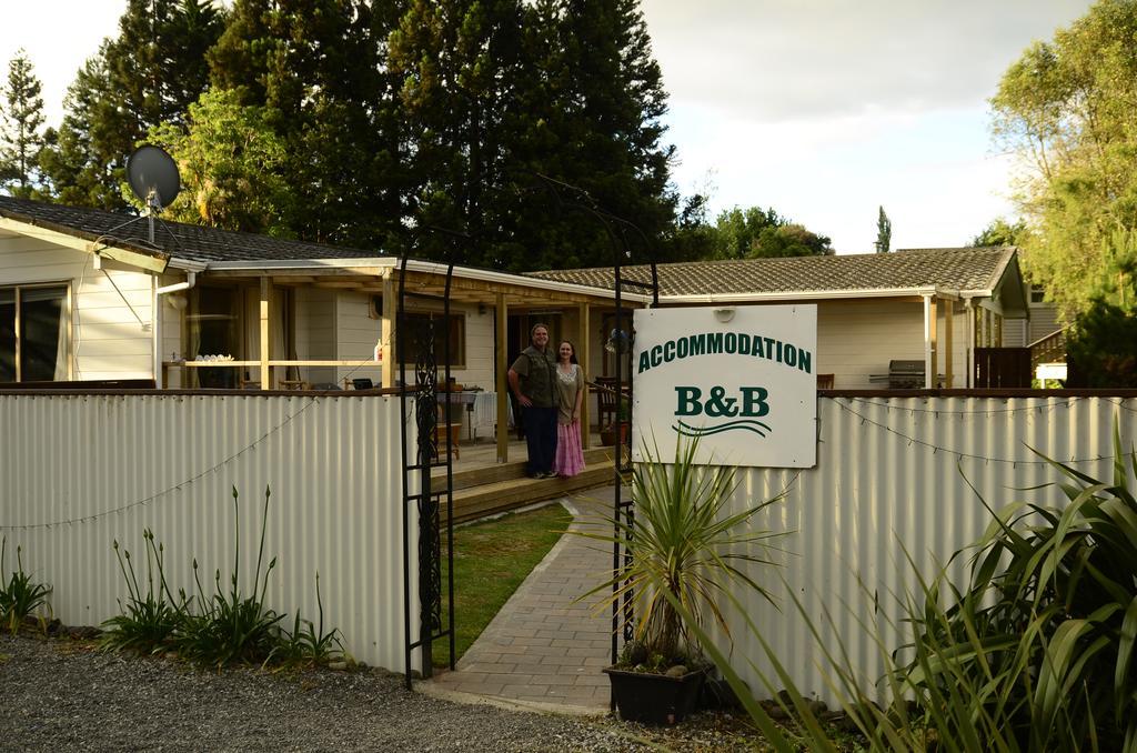 Tony'S Lodge Turangi Buitenkant foto