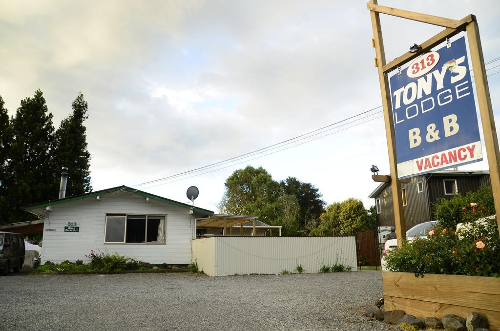 Tony'S Lodge Turangi Buitenkant foto